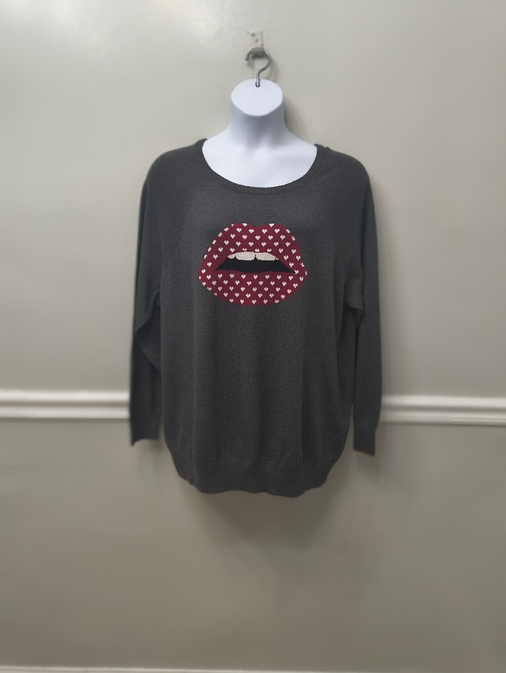 Torrid Women's Red Hearts-Print Graphic Lip Sweater Charcoal Gray Sz 3 Casual